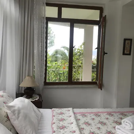 Guenebakan Taliani Hotel *